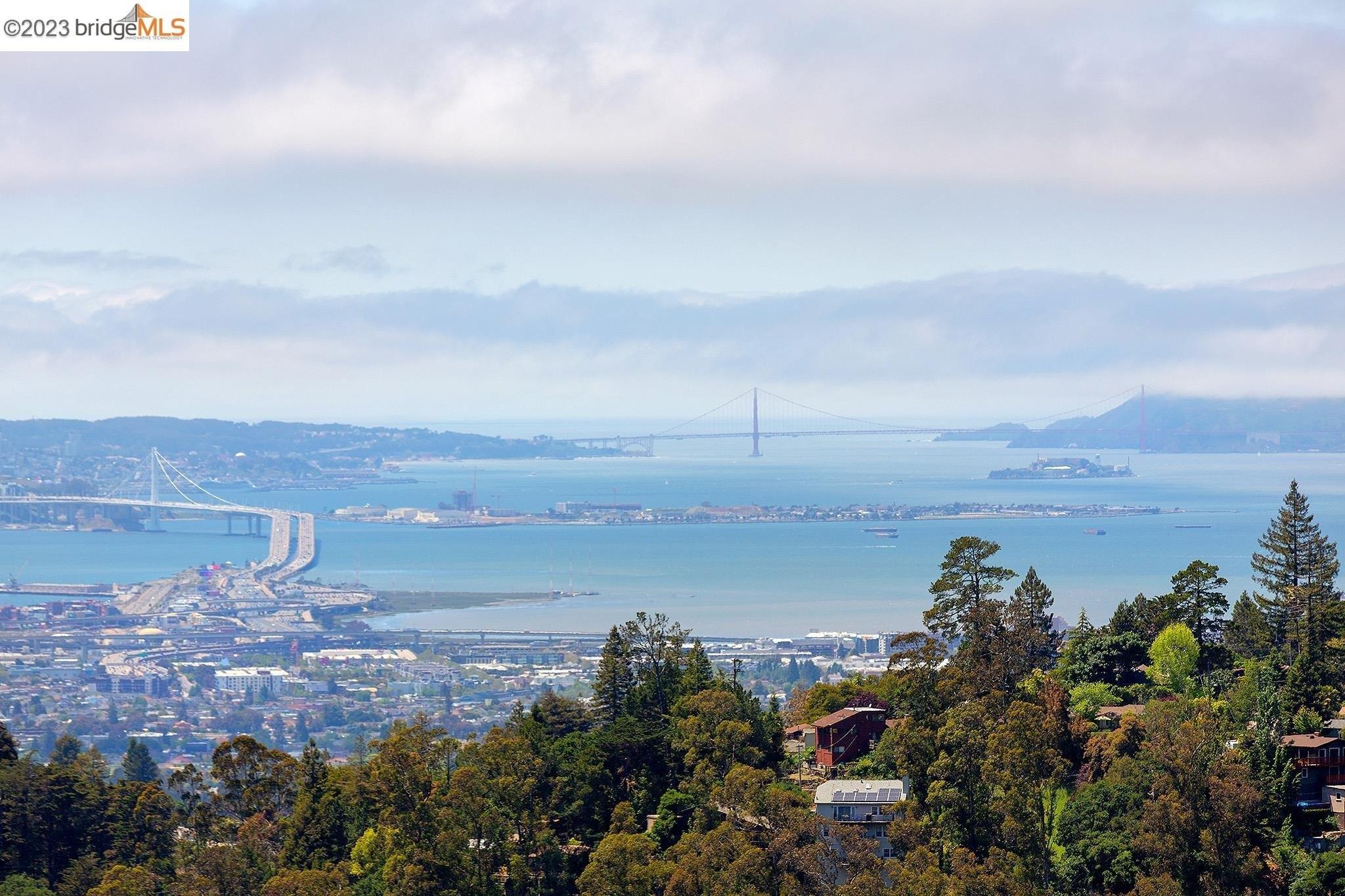 Oakwood Dr, Oakland, CA 94611