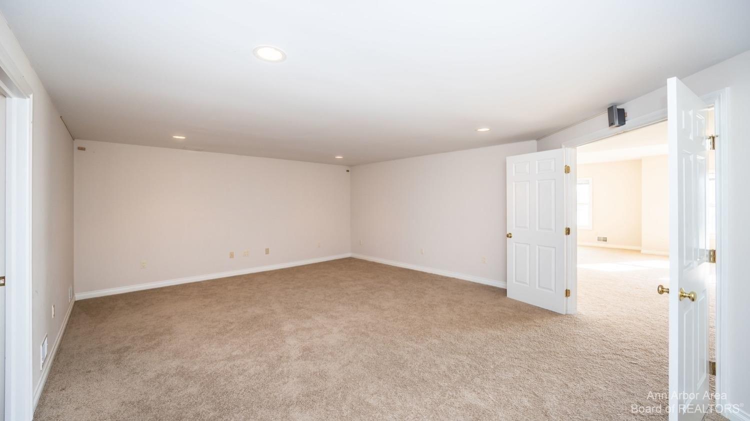 Lohr Rd, Ann Arbor, MI 48108