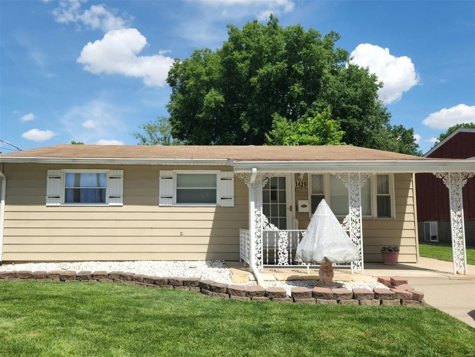 S Rodgers Ave, Alton, IL 62002