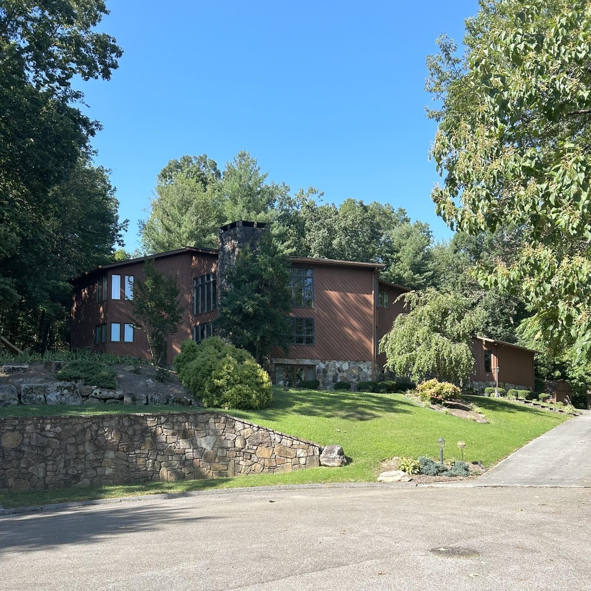 W River Hills Dr, Chattanooga, TN 37415