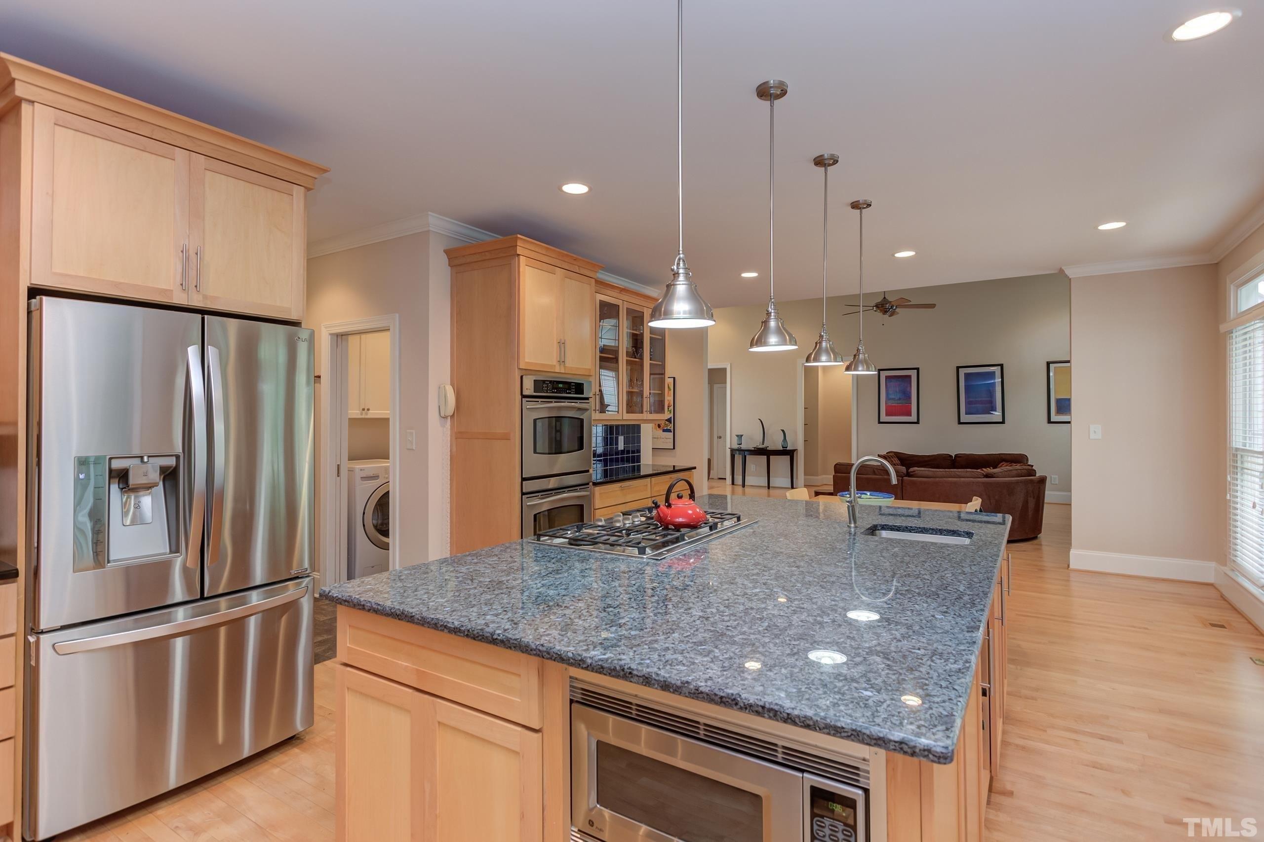 Kingswood Ln, Chapel Hill, NC 27517