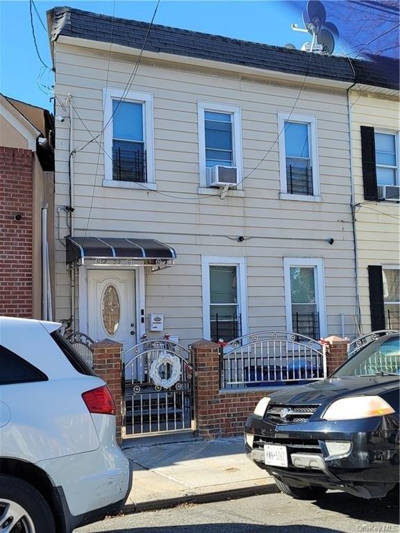 Edwards Ave, Bronx, NY 10461