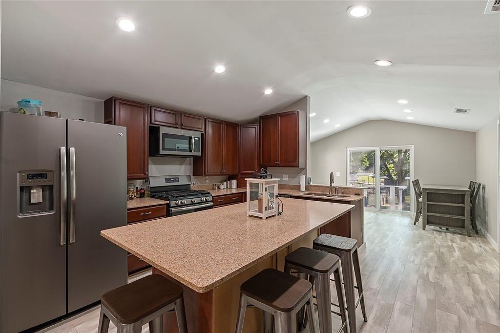 Island Park Dr, Gun Barrel City, TX 75156