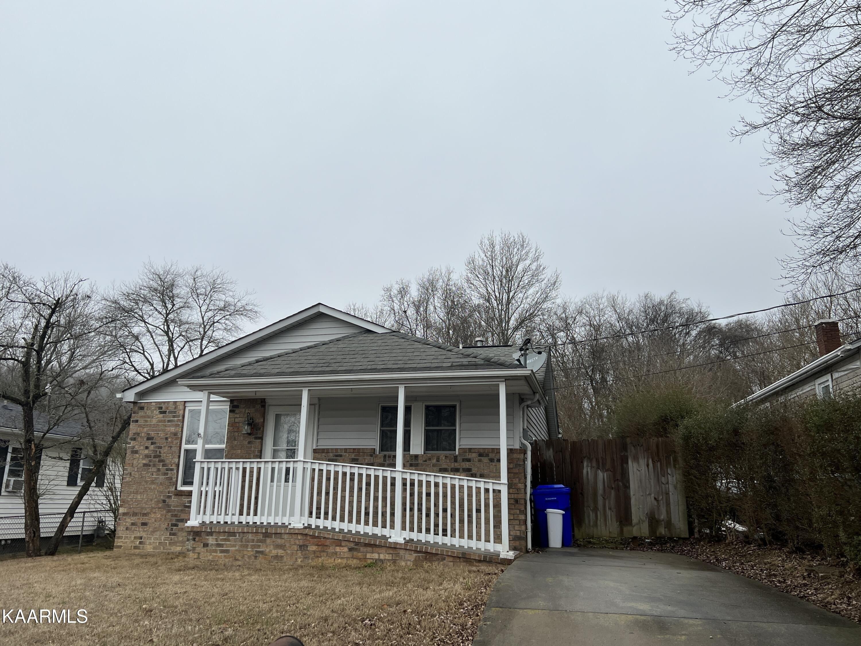 Henderson St, Harriman, TN 37748