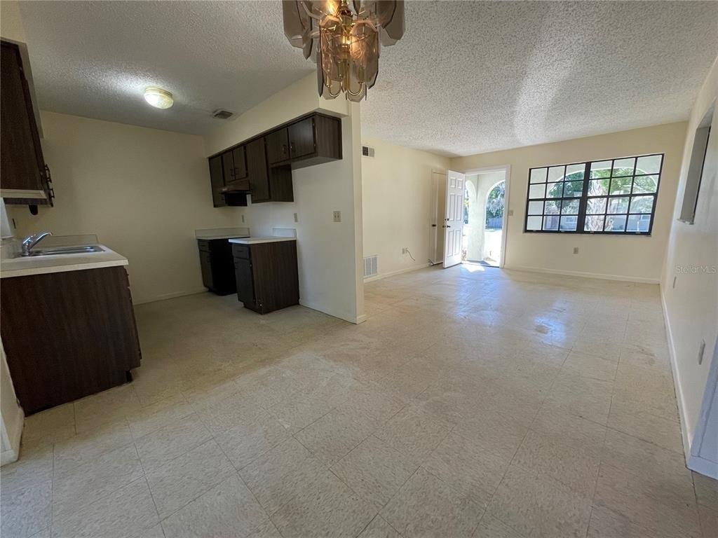Dora Ave, Tavares, FL 32778