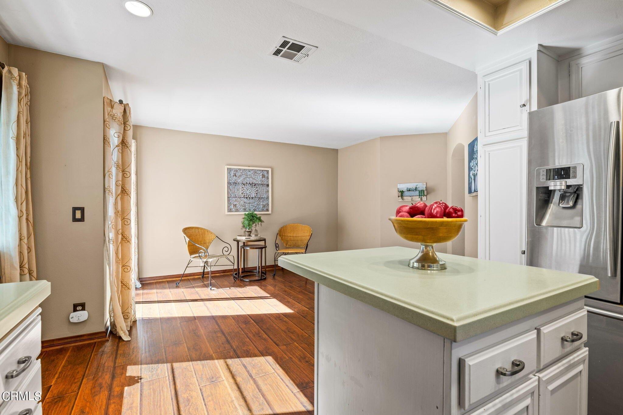 Dekoven St, Ventura, CA 93003