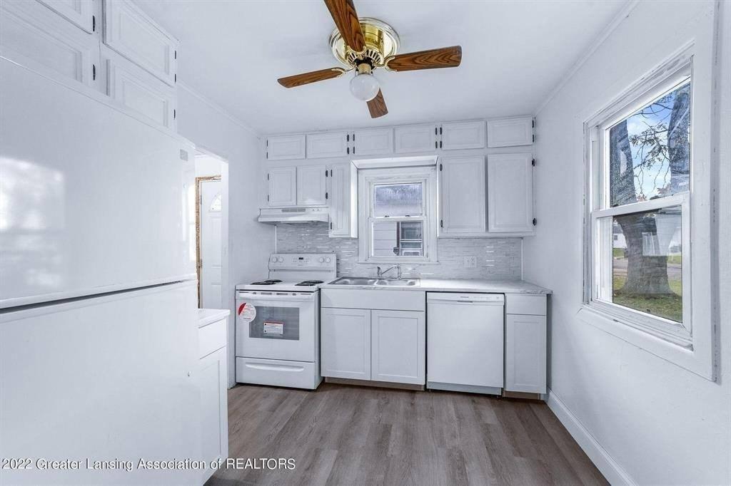 Haze St, Lansing, MI 48917