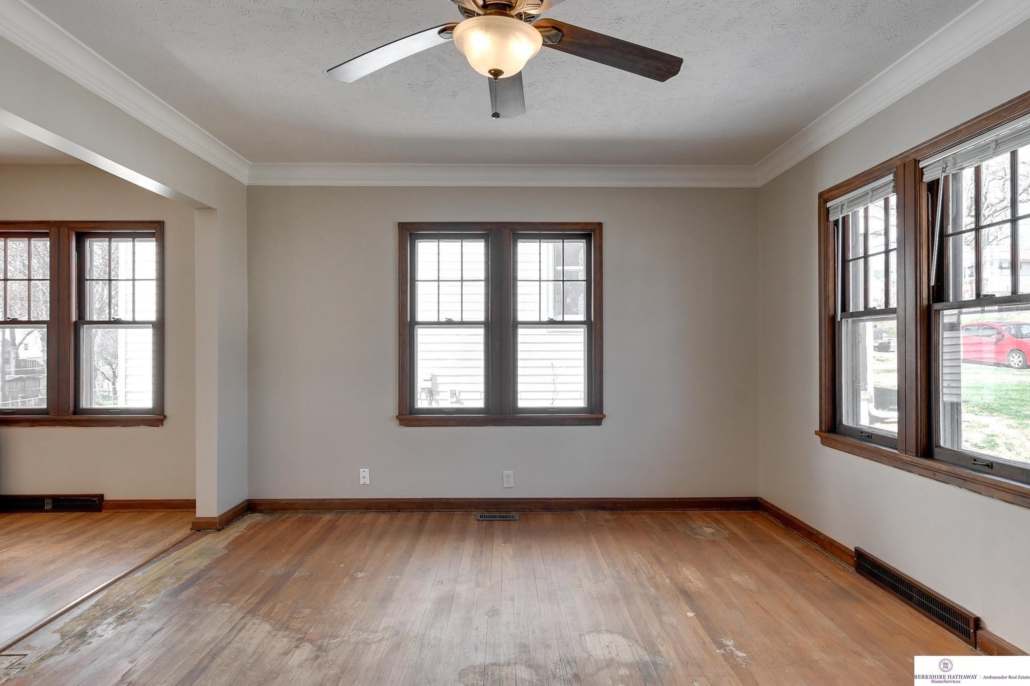 S 61st Ave, Omaha, NE 68106