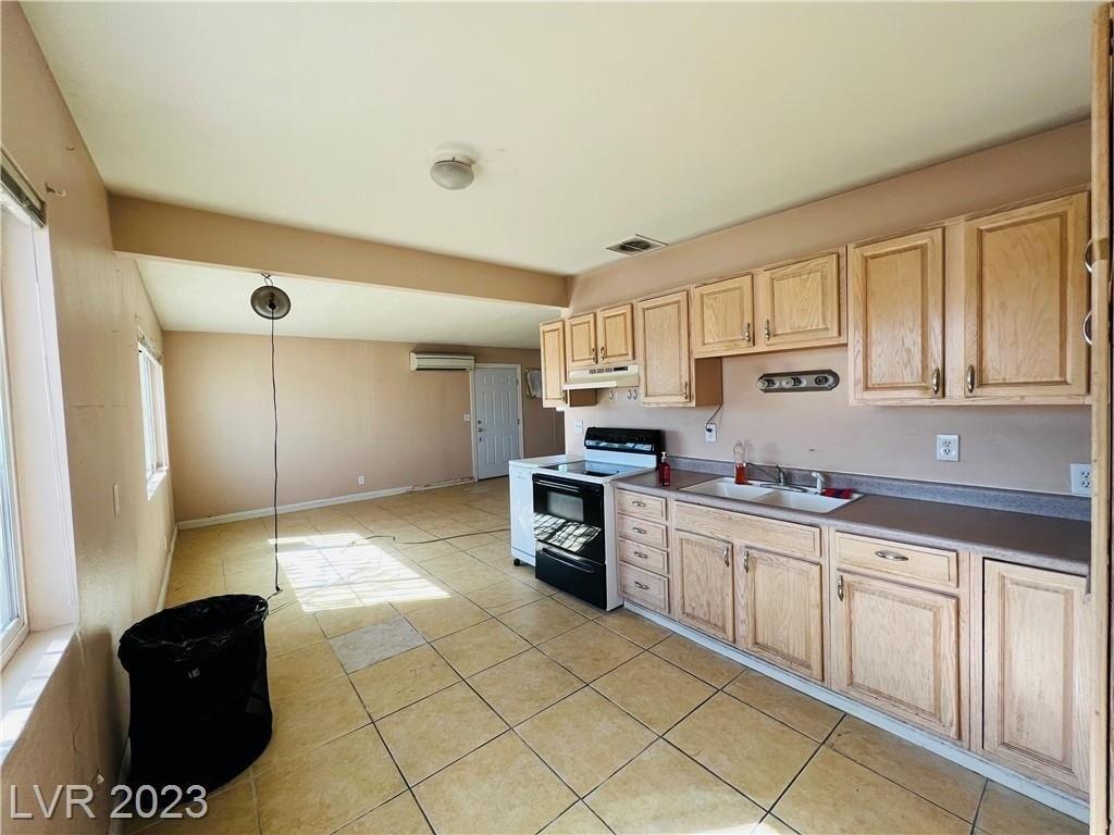 Stratford Ave, Las Vegas, NV 89121