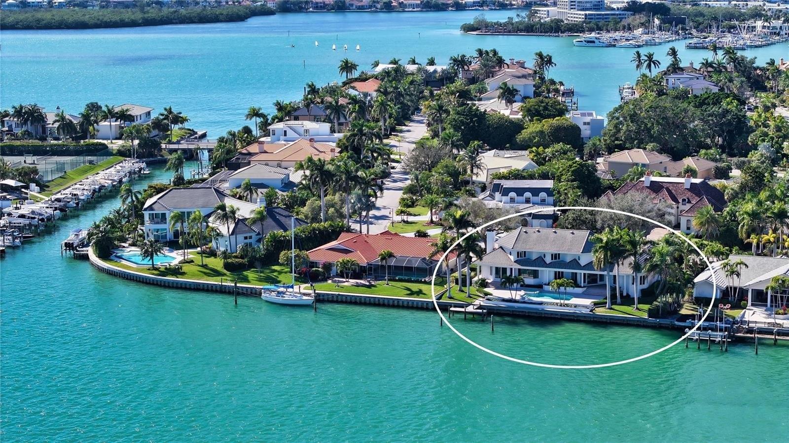 Robin Dr, Sarasota, FL 34236