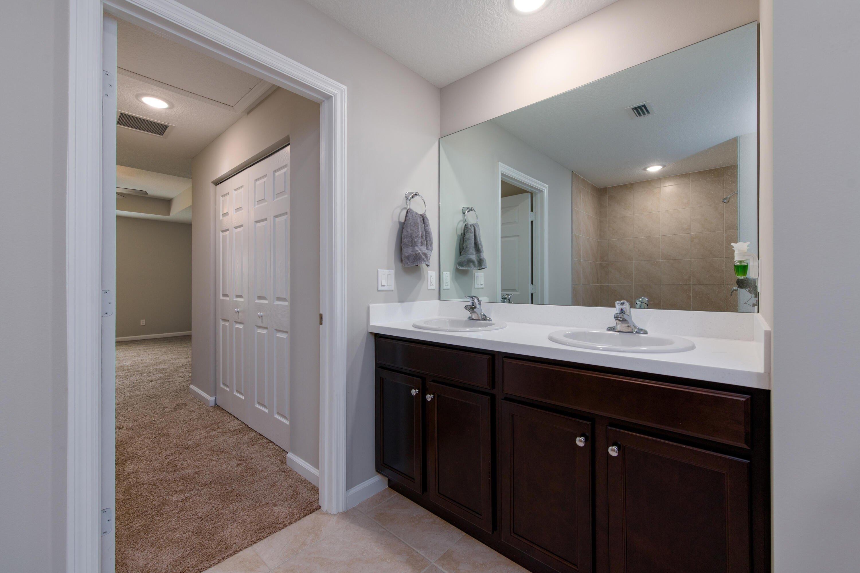 Se Lucaya St, Port Saint Lucie, FL 34952