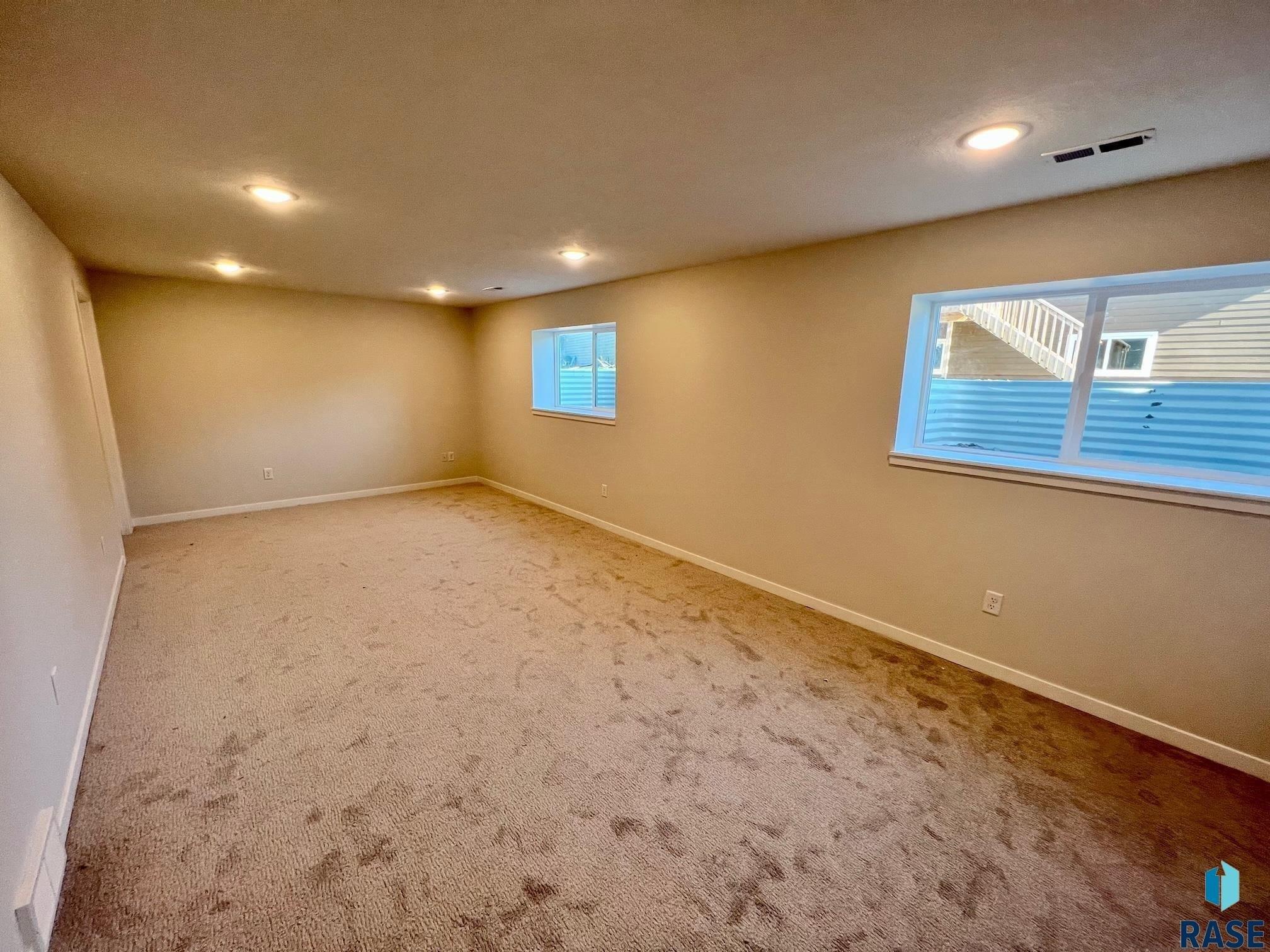 Atlantic Cir, Harrisburg, SD 57032