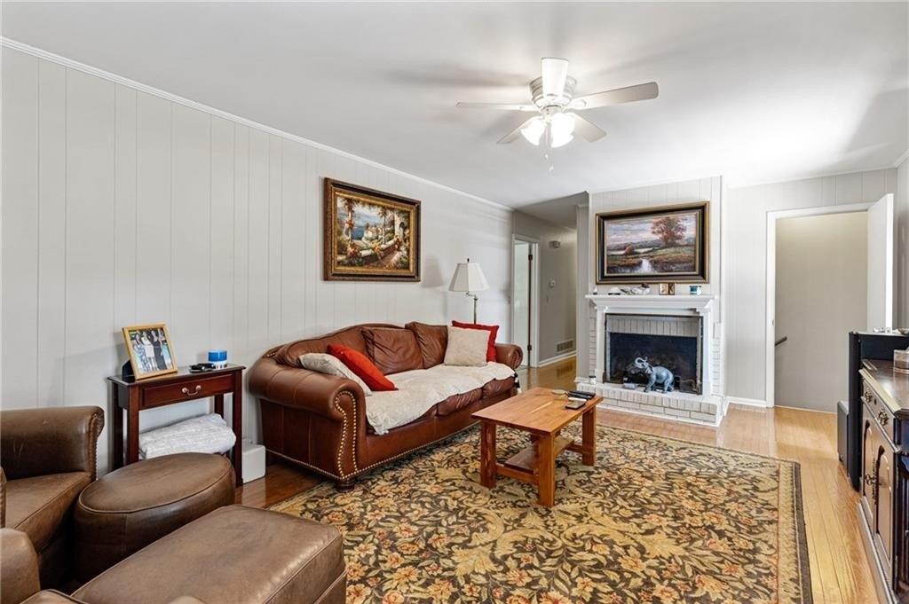 Thompson Pl, Roswell, GA 30075