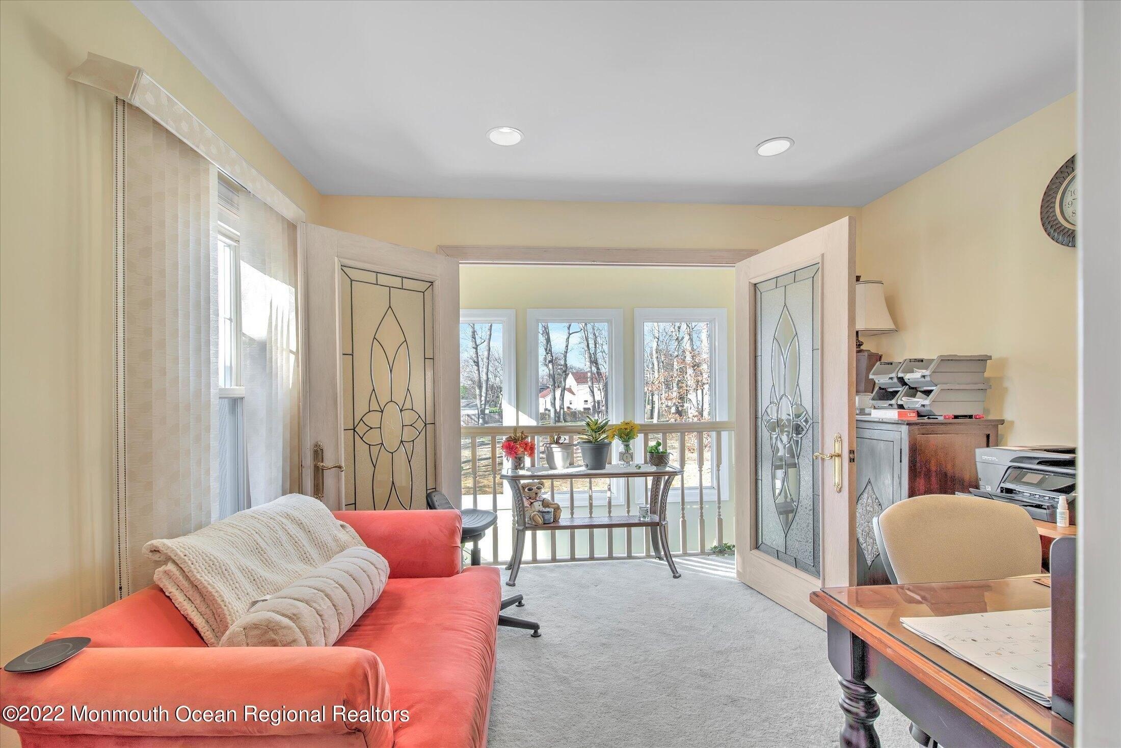 W Lincoln Ave, Oakhurst, NJ 07755