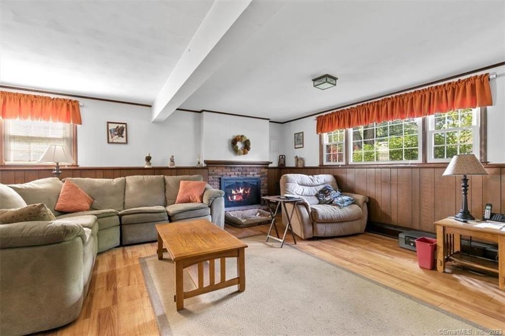 Hintz Dr, Wallingford, CT 06492