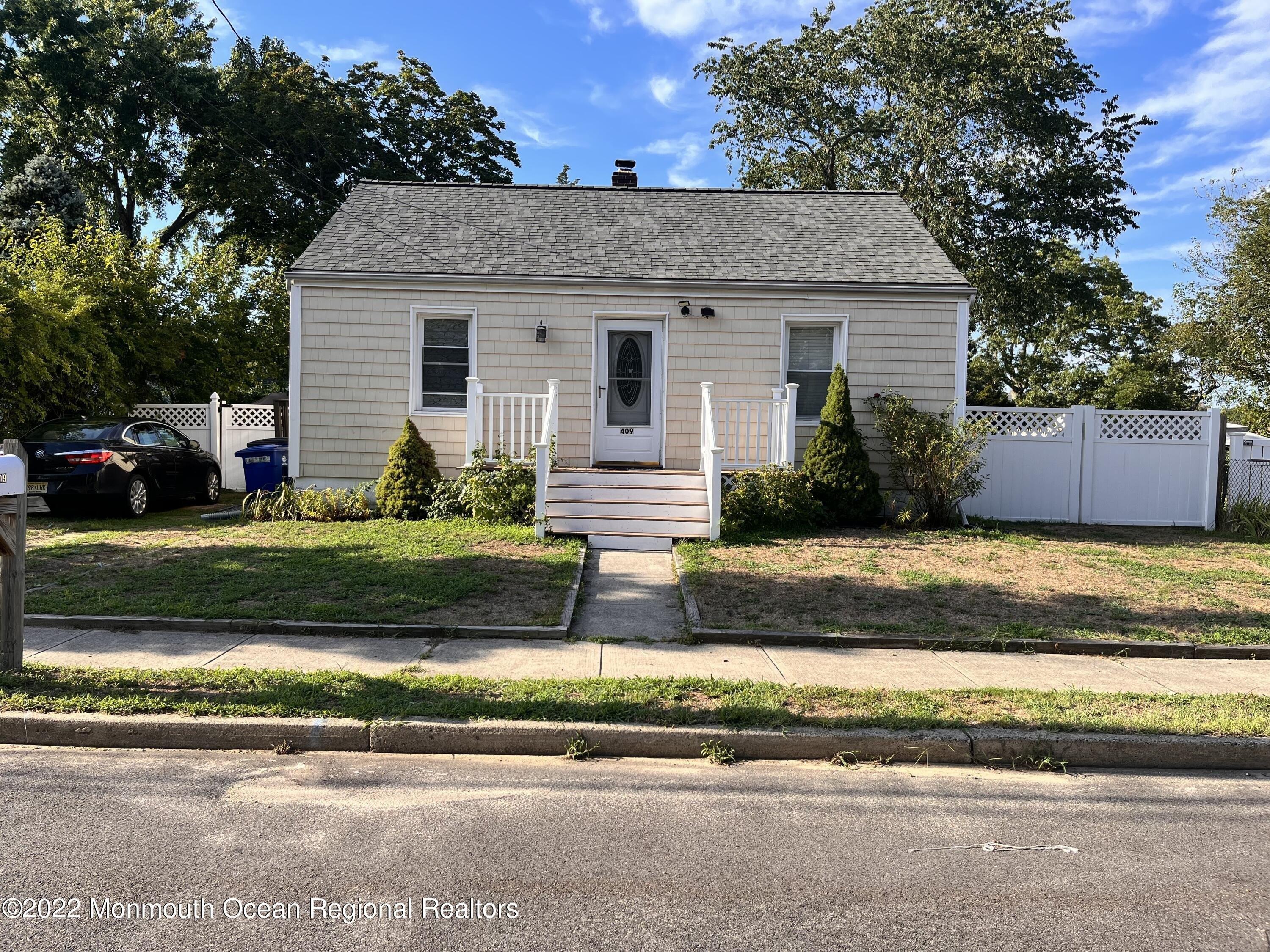 Poplar St, Lakehurst, NJ 08733