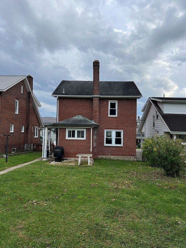 W 5th St, Lewistown, PA 17044
