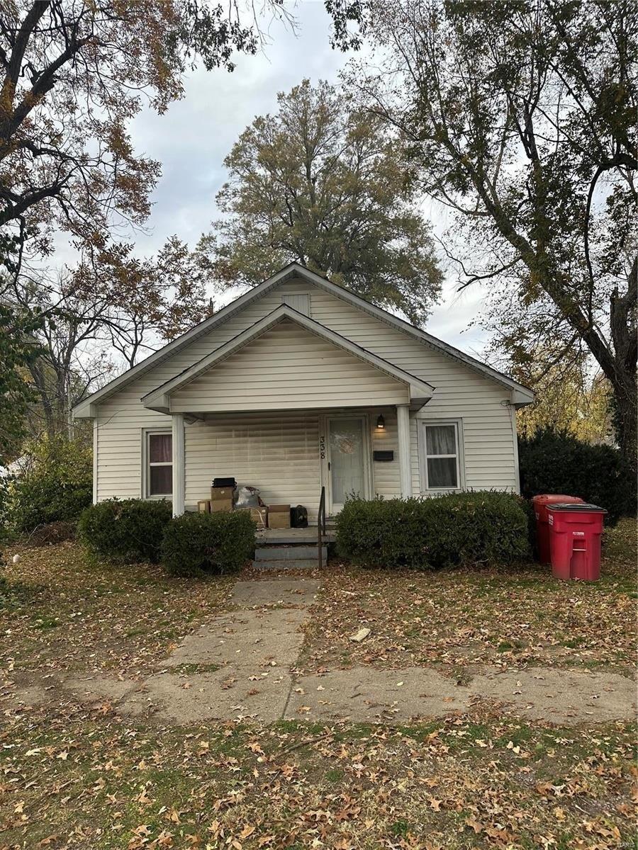 E Gladys St, Sikeston, MO 63801