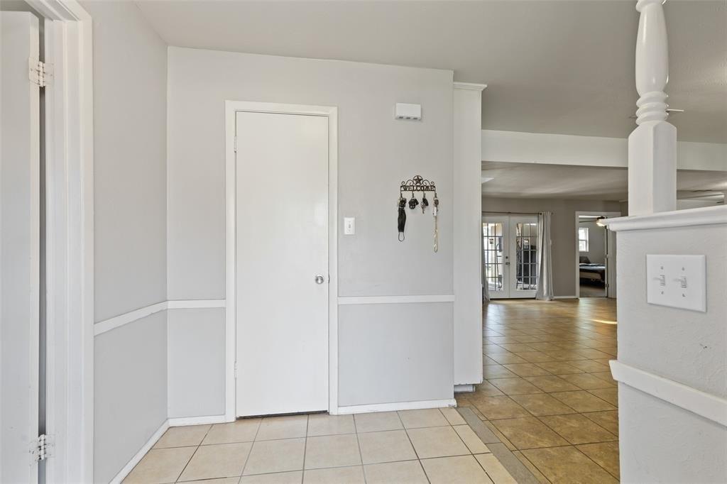 Mims St, Fort Worth, TX 76112