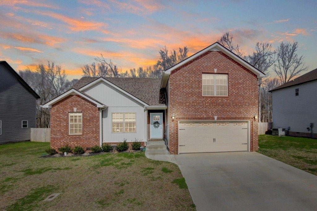 Colston Dr, Clarksville, TN 37042