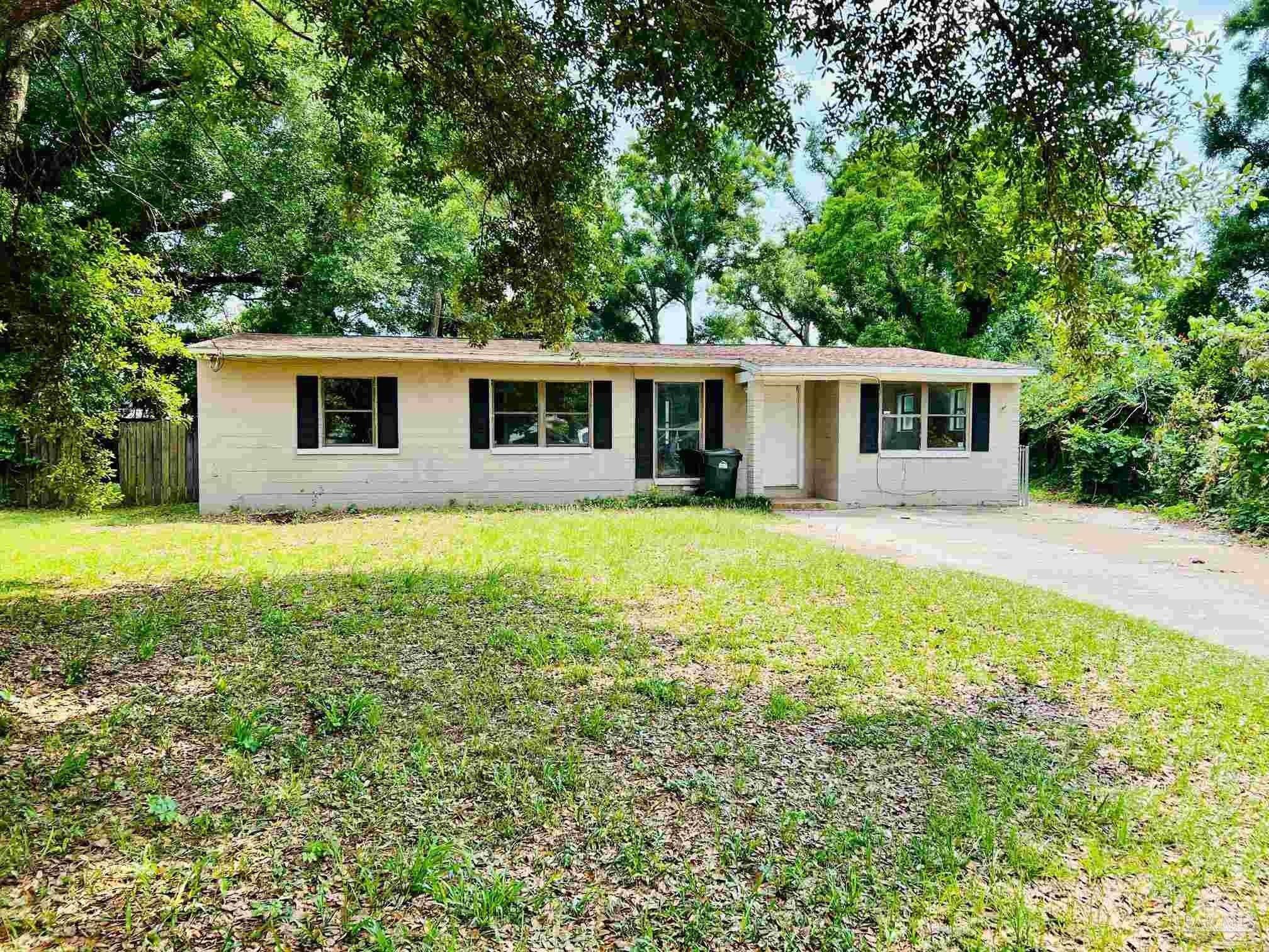 Mayfair Cir, Pensacola, FL 32506