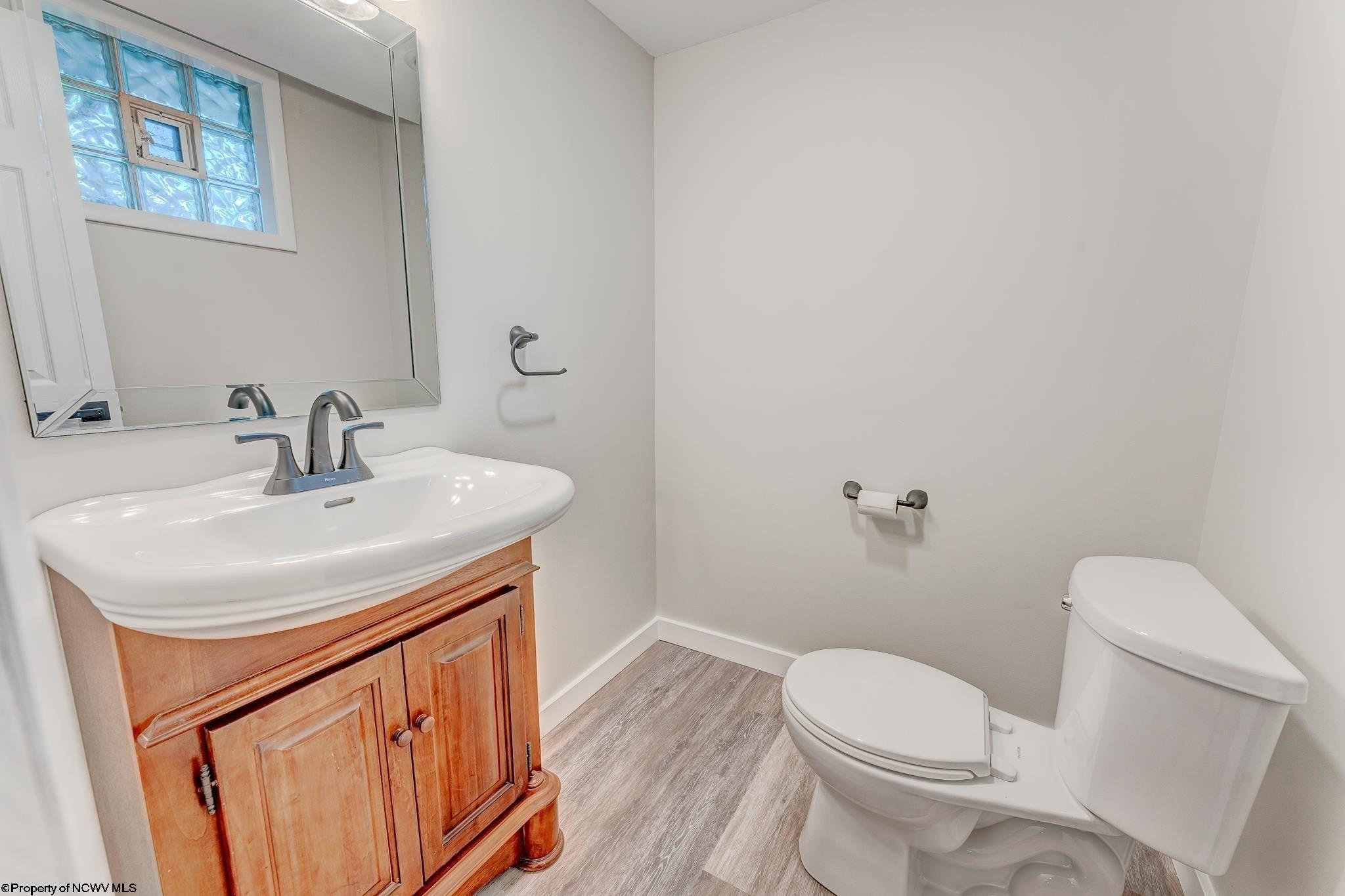 Virginia Ave, Uniontown, PA 15401