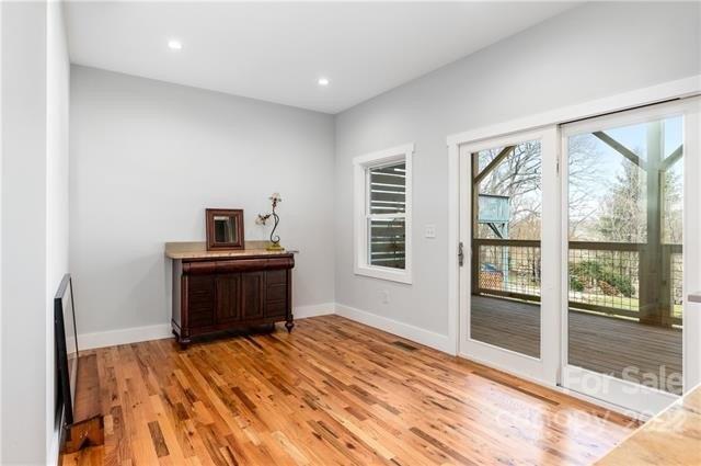 Oakland Rd, Asheville, NC 28801