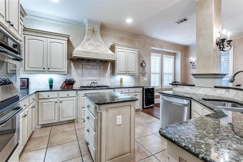 Waterford Ln, Colleyville, TX 76034