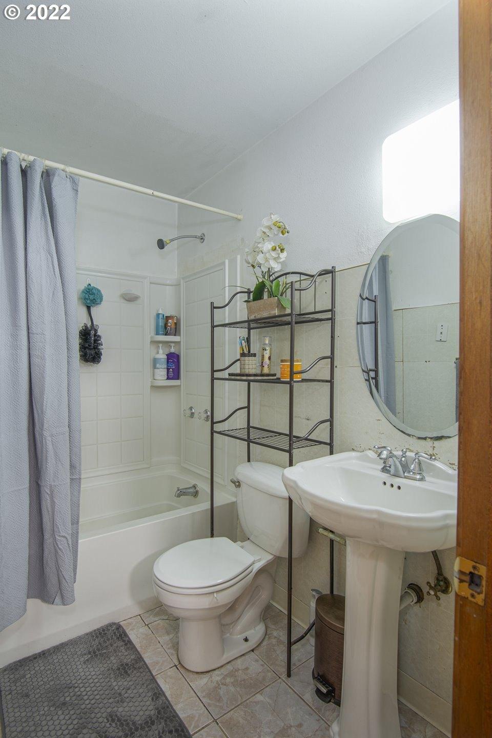 Ne Knott St, Portland, OR 97230