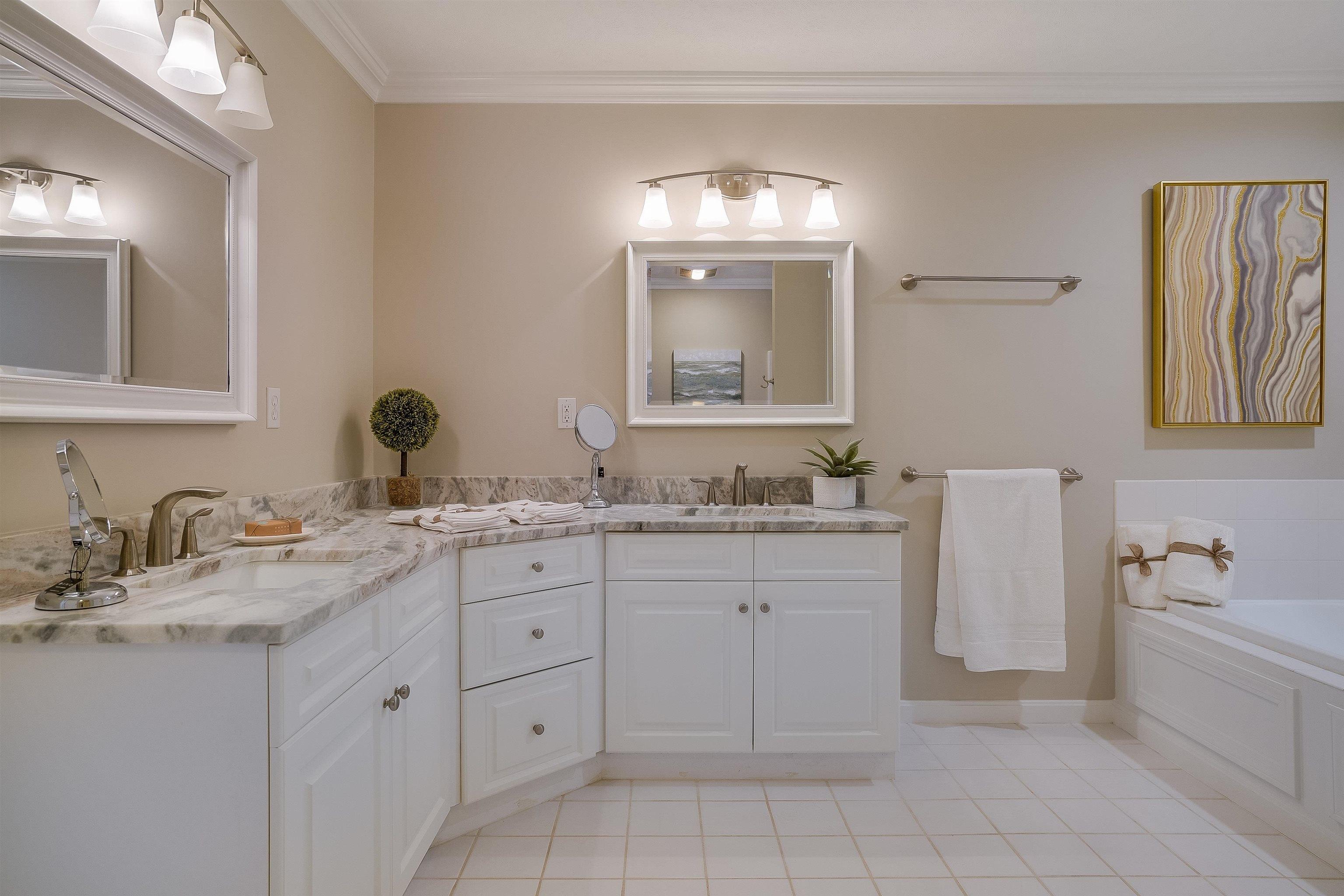 Spyglass Point Cir, Bedford, NH 03110