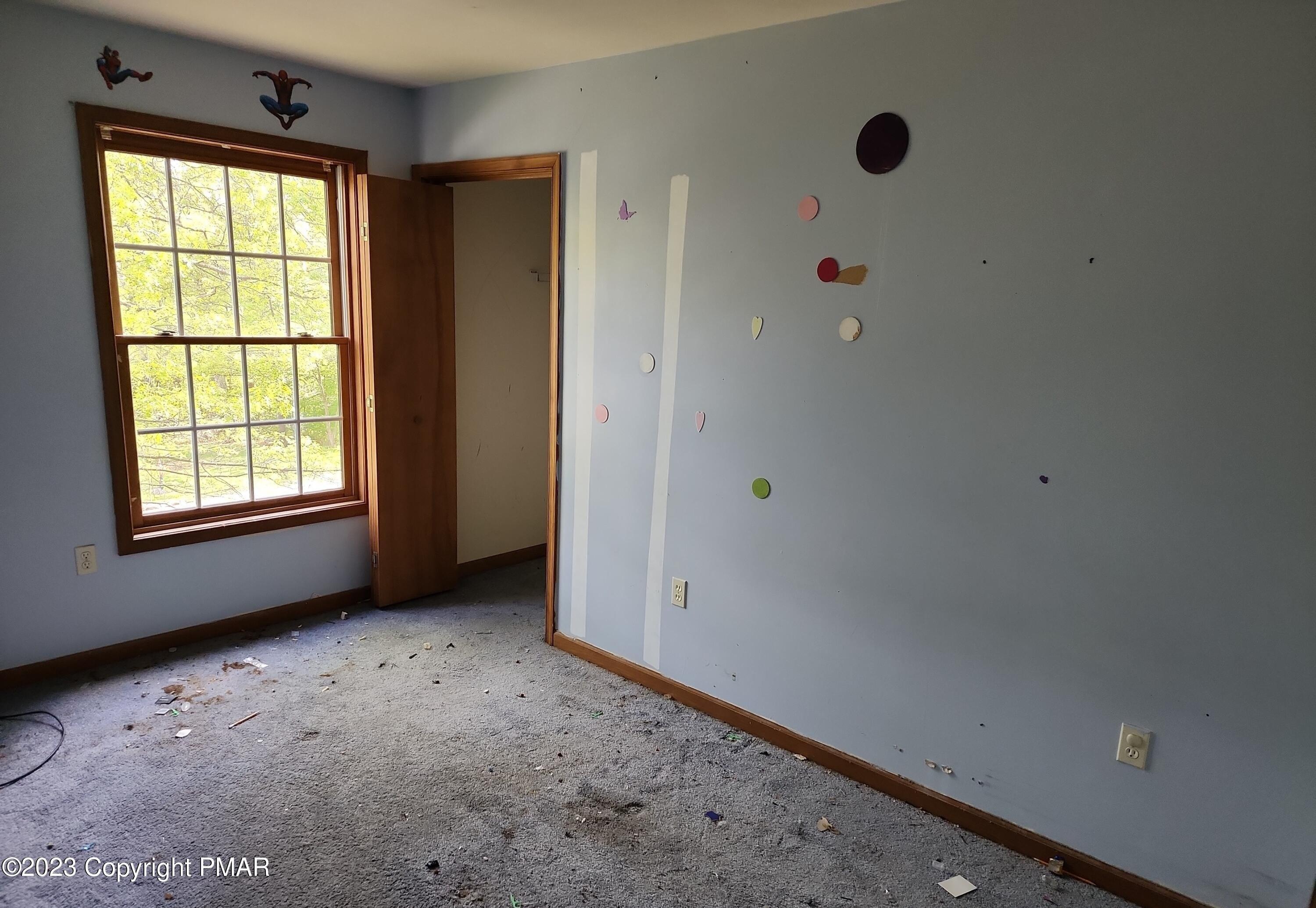 Fall Creek Ter, Stroudsburg, PA 18360
