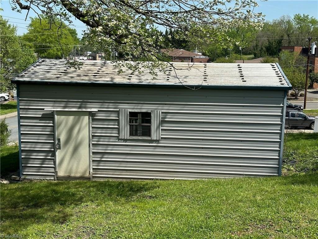 Durham St, Mount Airy, NC 27030