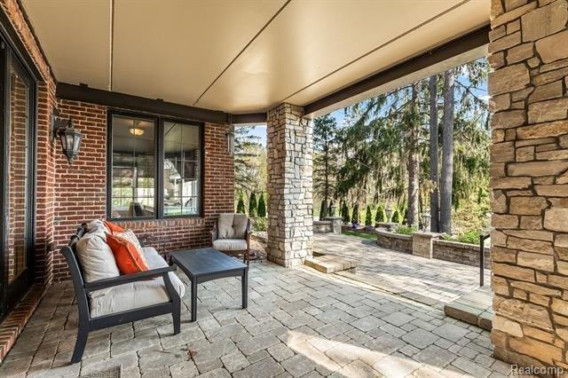 Hartford Way, Brighton, MI 48116