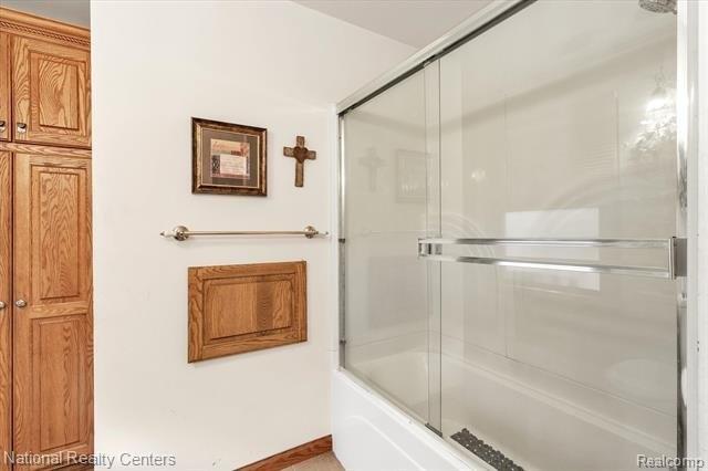 Gentry Ct, Howell, MI 48843