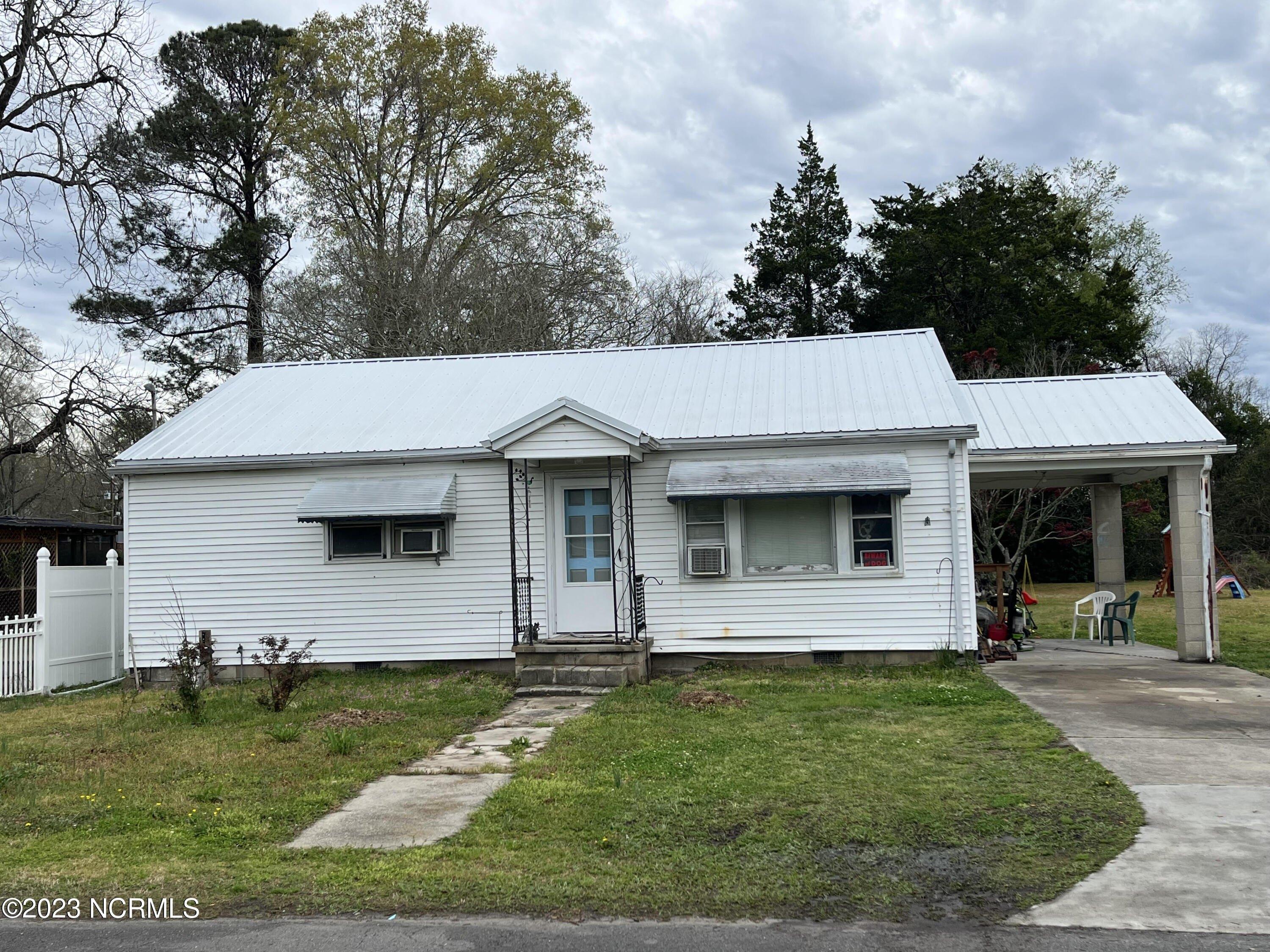 First Ave, Vanceboro, NC 28586