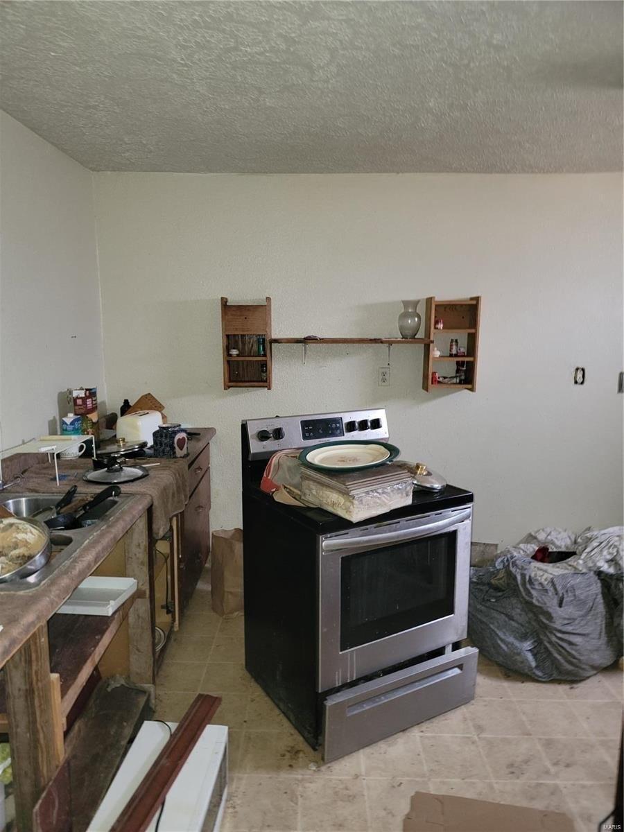 S Pine St, Dixon, MO 65459