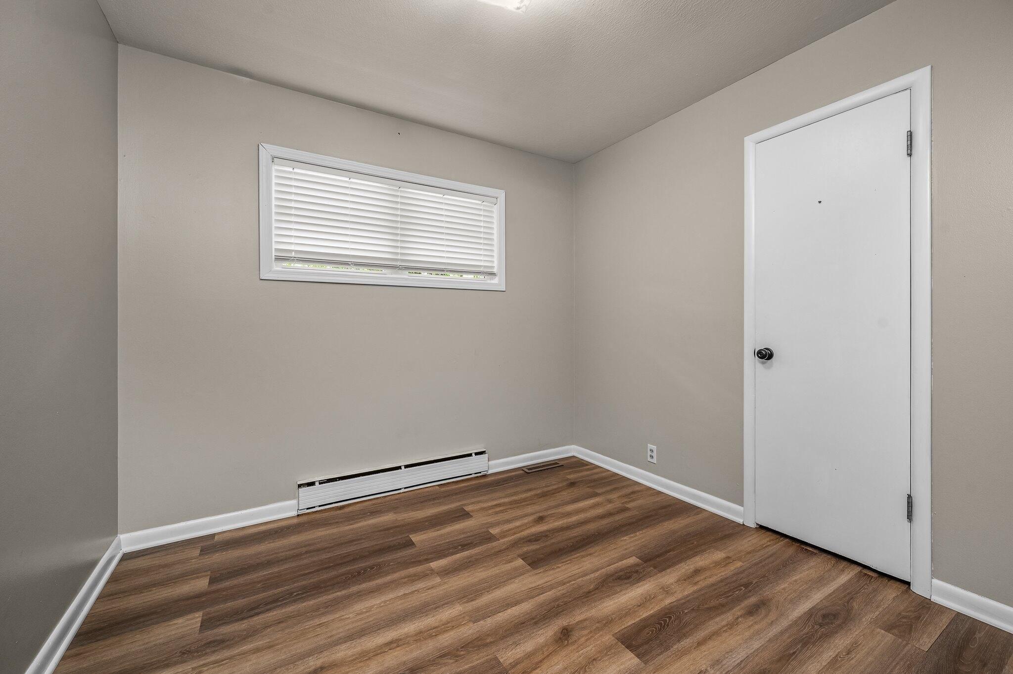 W Elm St, Aurora, MO 65605