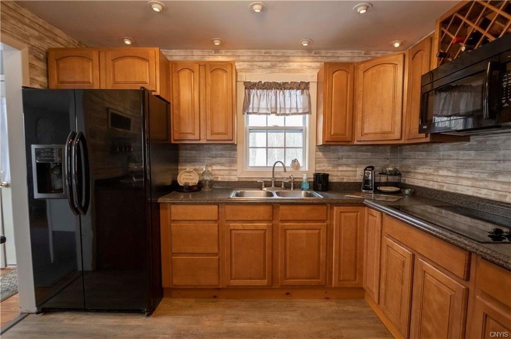 Kay Pat Dr, Phoenix, NY 13135
