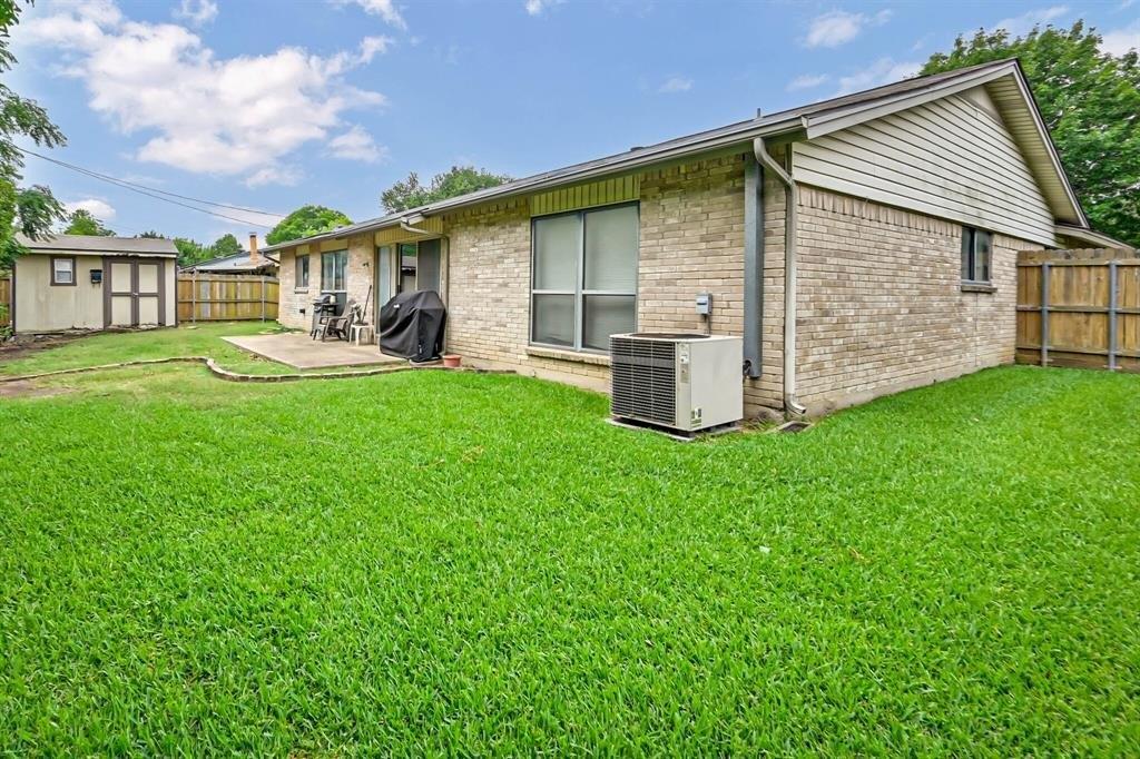 Willowood Ln, Grand Prairie, TX 75052