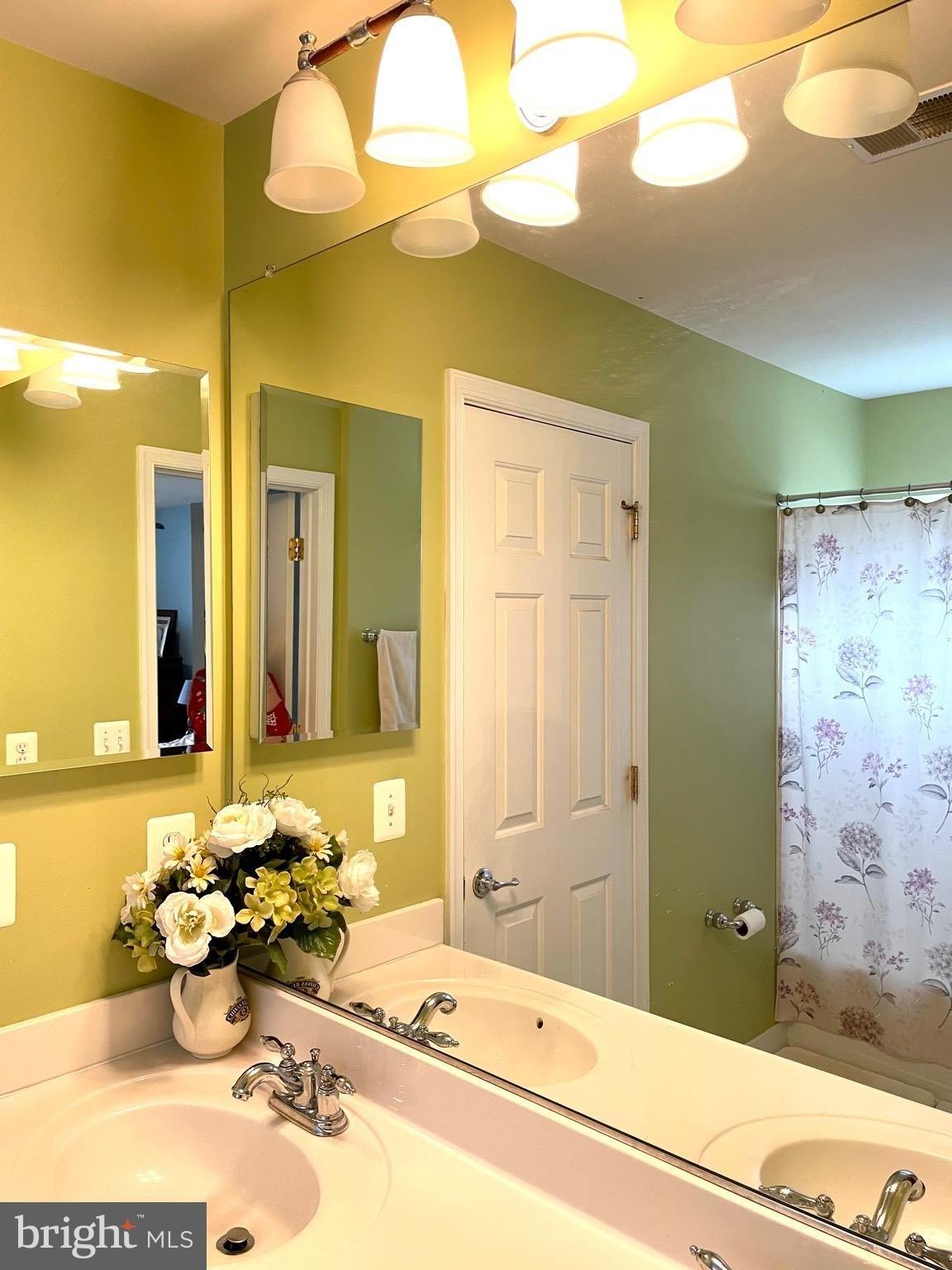 Compass Cir, Woodbridge, VA 22191