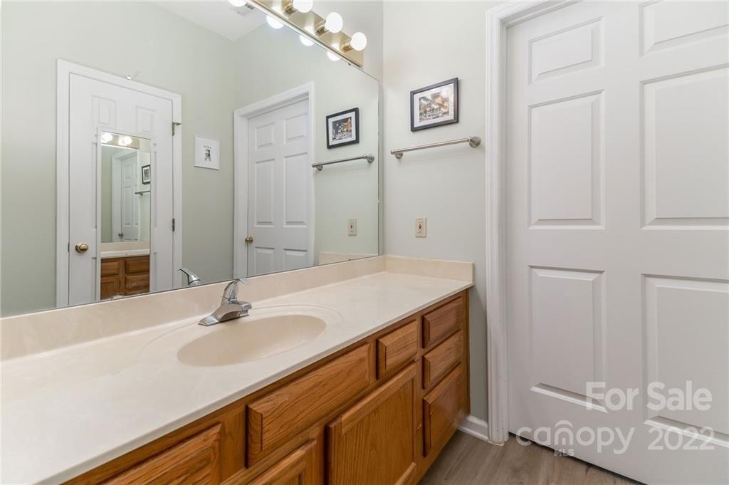 Oak Leaf Cir, Cornelius, NC 28031