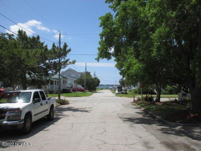 S 12th St, Morehead City, NC 28557