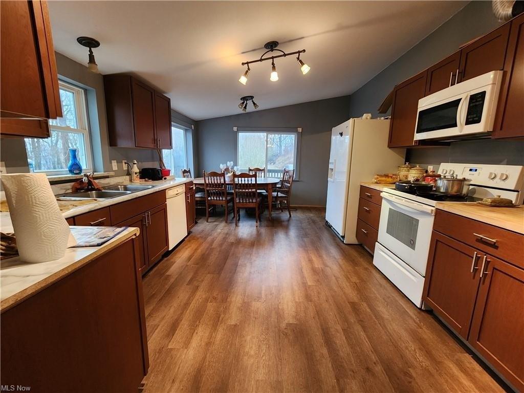 Edie Hill Rd Se, Uhrichsville, OH 44683