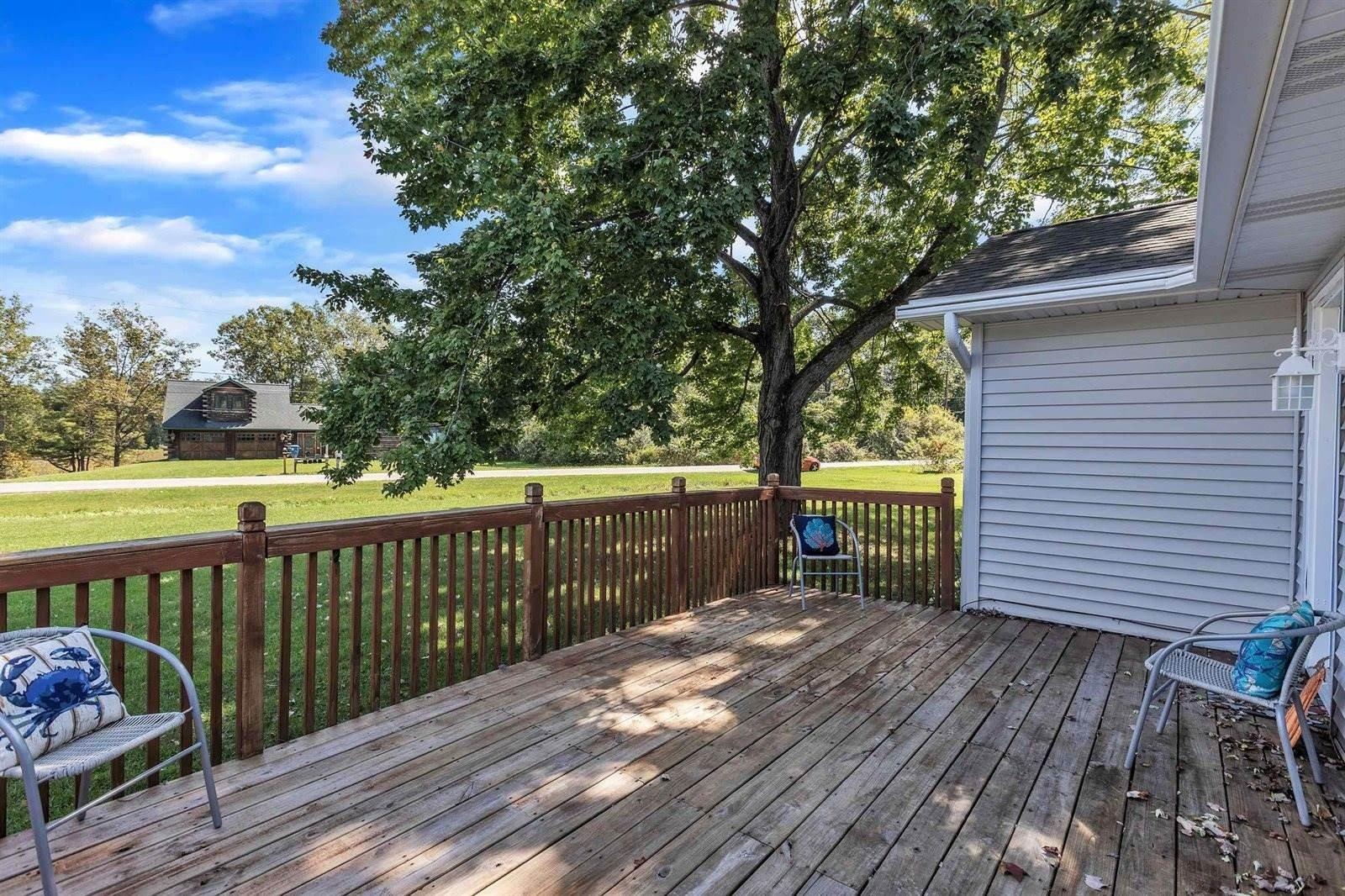 N Lake Dr, Sanford, MI 48657