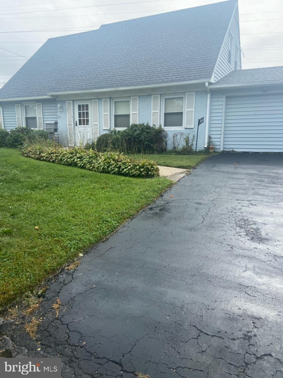 Middlebury Ln, Willingboro, NJ 08046