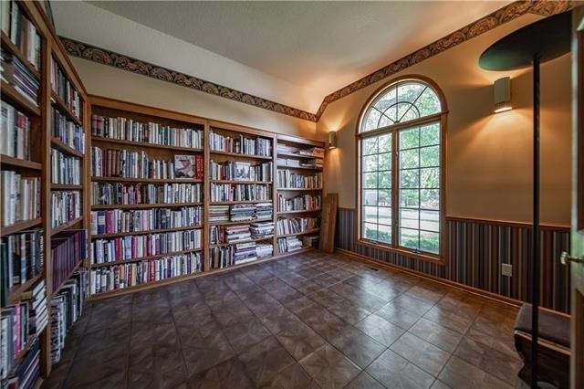 Woodfield Dr, Saint Joseph, MO 64506
