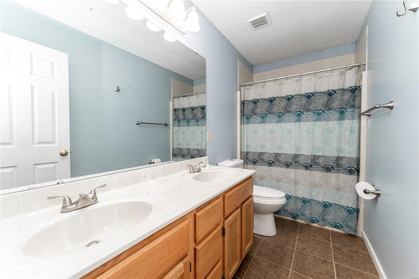 Gregory Ct, Wentzville, MO 63385