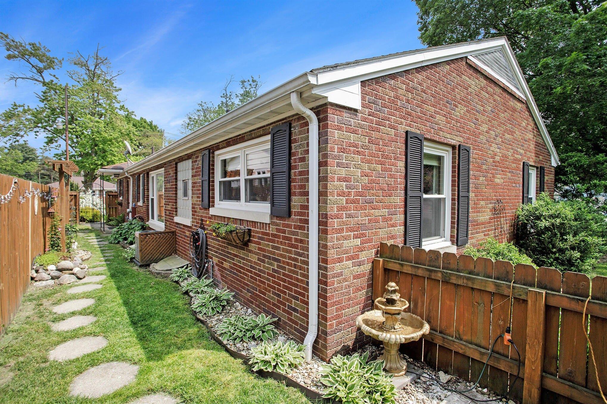 Cedar St, Niles, MI 49120
