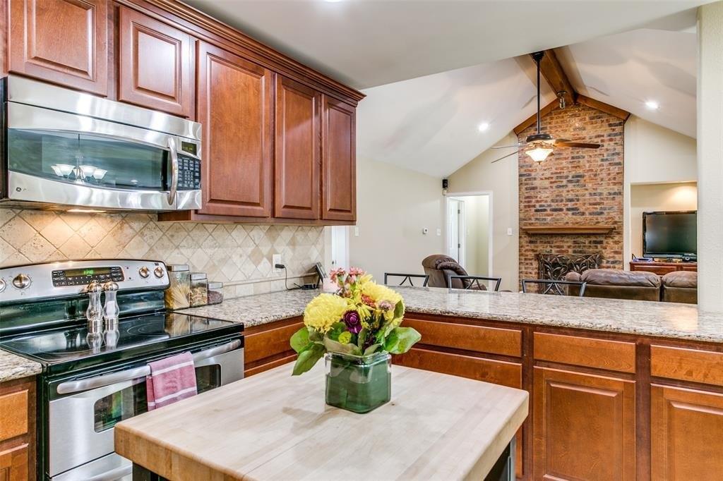 Vera Cruz Dr, Carrollton, TX 75010