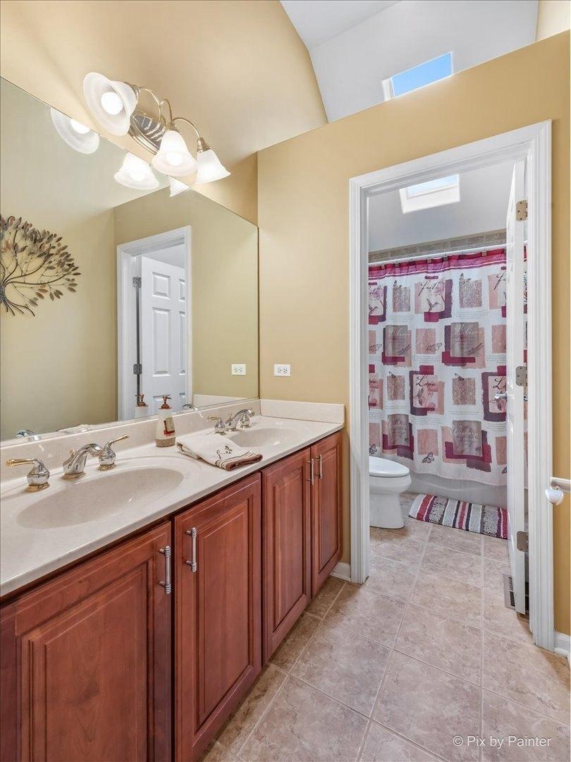 N Sycamore Ln, North Aurora, IL 60542